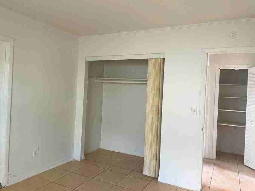 243 Se 25th Ave - Photo 7 of 8