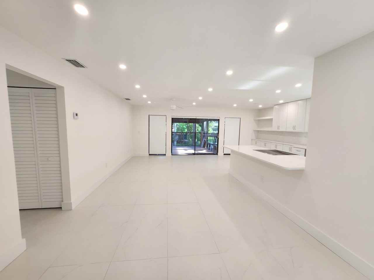 30 Pelican Pointe Dr #201 - Photo 5 of 50