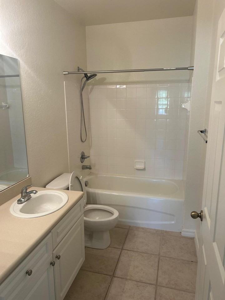 272 Se Kitching Cir - Photo 3 of 23