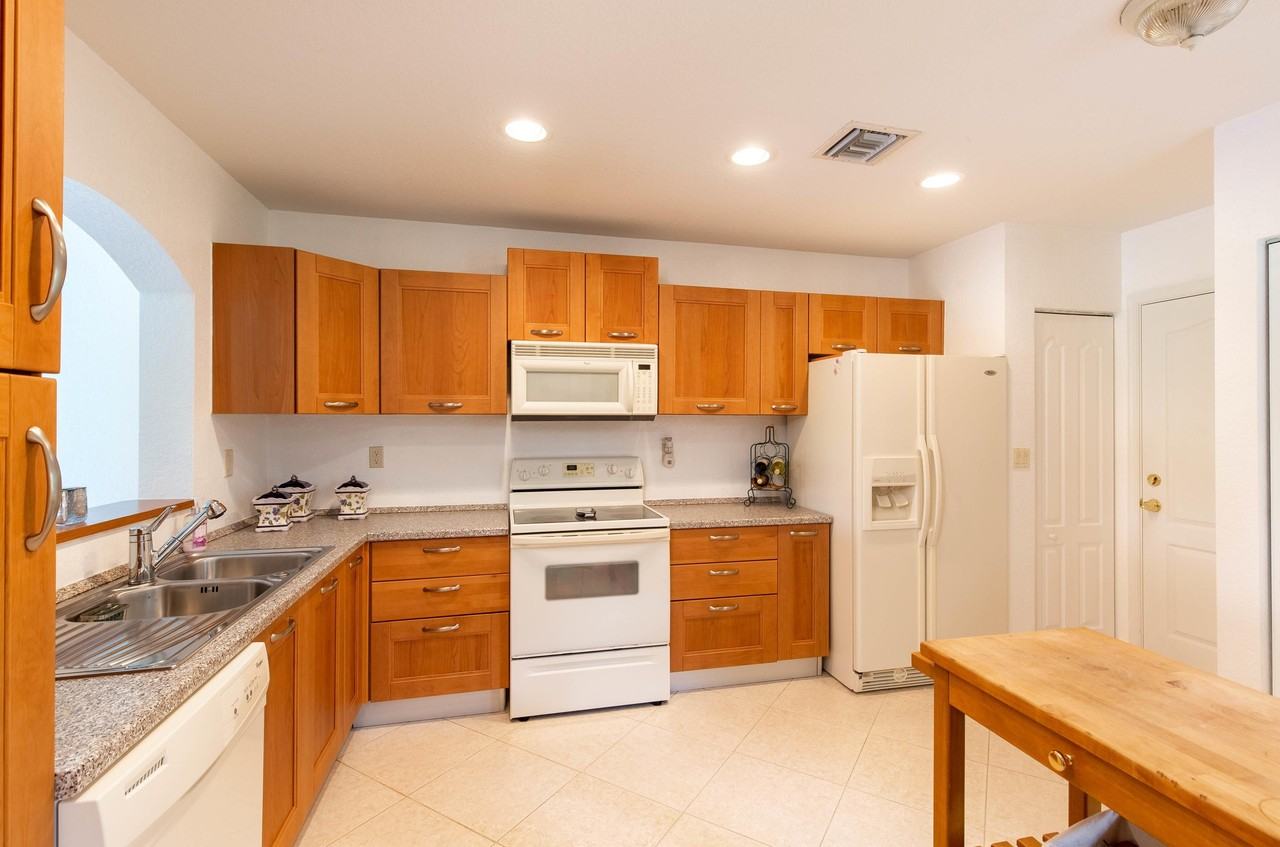 12764 Westhampton Cir - Photo 3 of 23