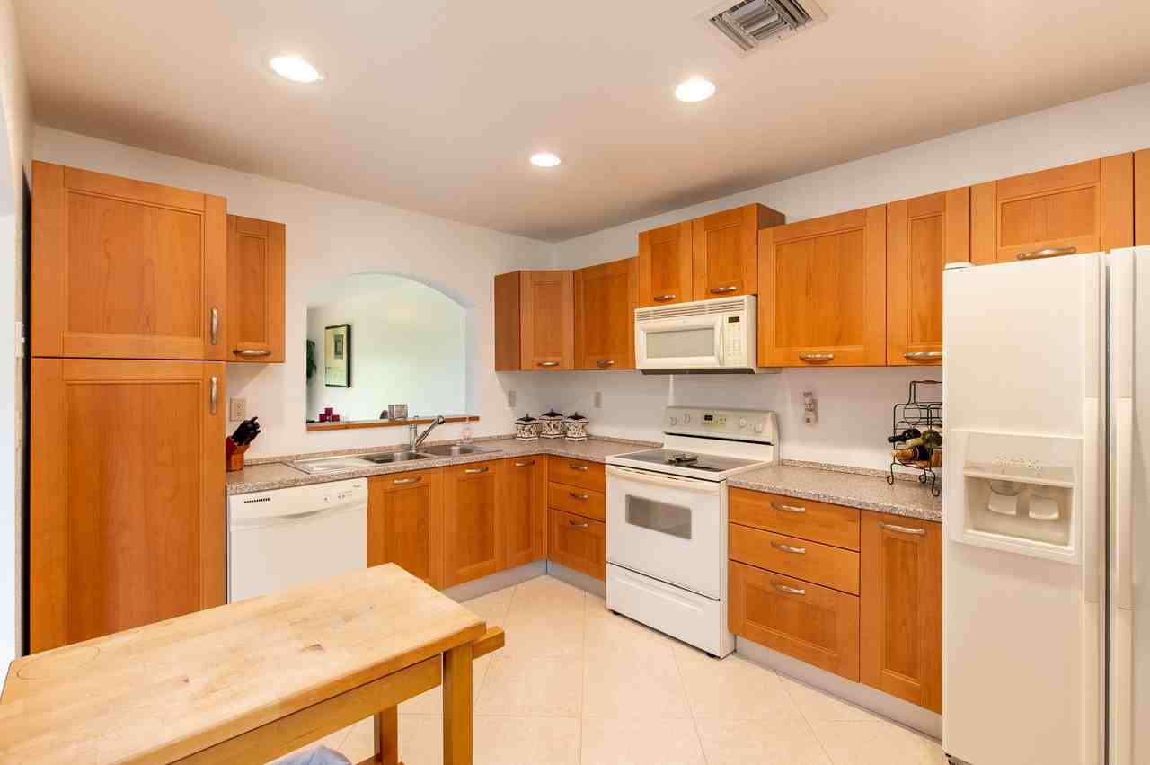 12764 Westhampton Cir - Photo 4 of 23