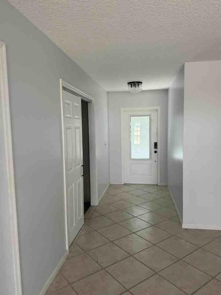 121 Beaumont Ln - Photo 3 of 31