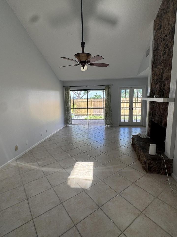 121 Beaumont Ln - Photo 4 of 31