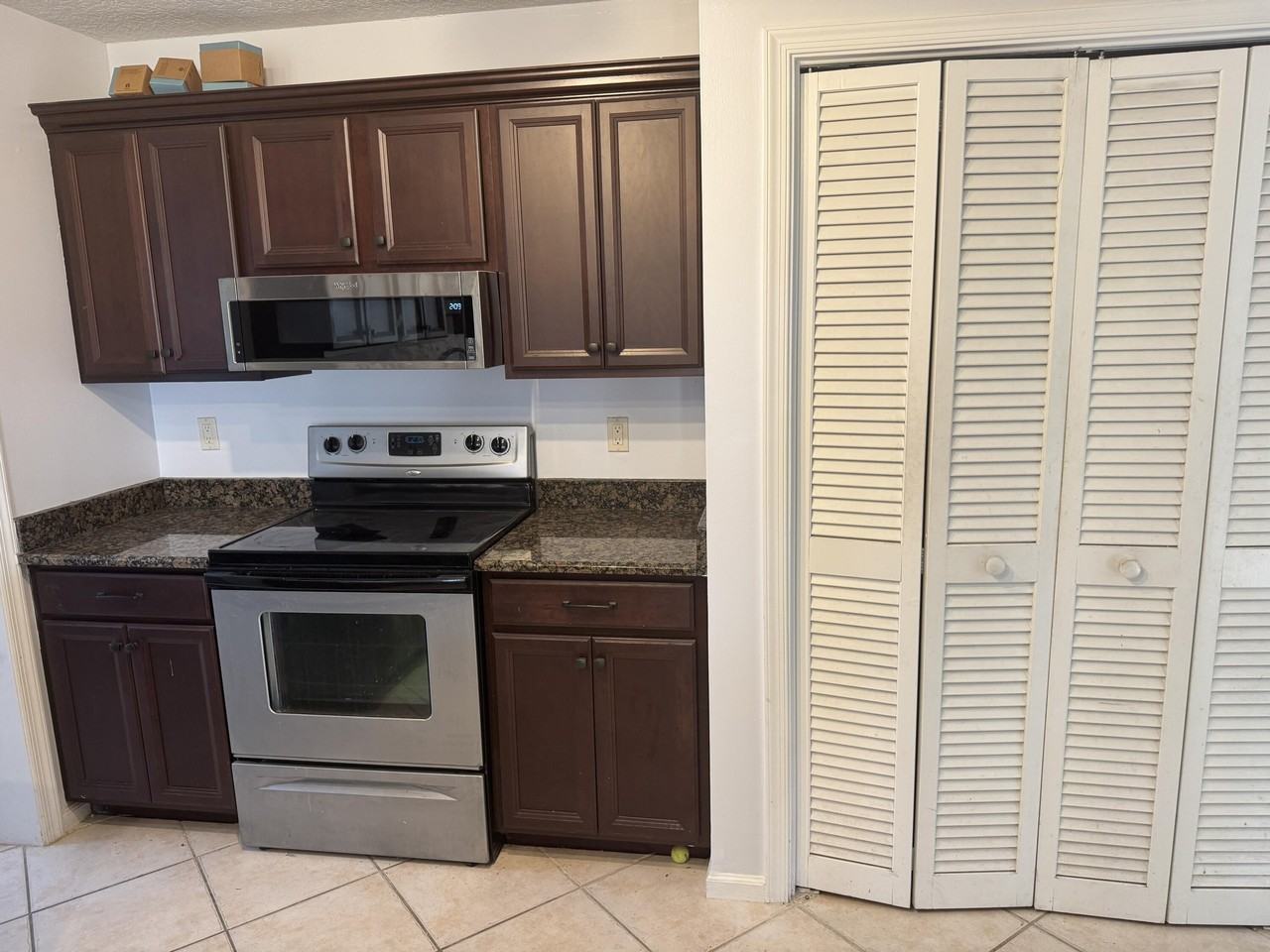 121 Beaumont Ln - Photo 5 of 31