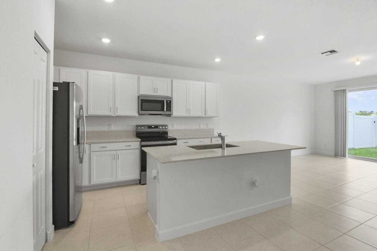 640 Se Lake Falls St #640 - Photo 4 of 17