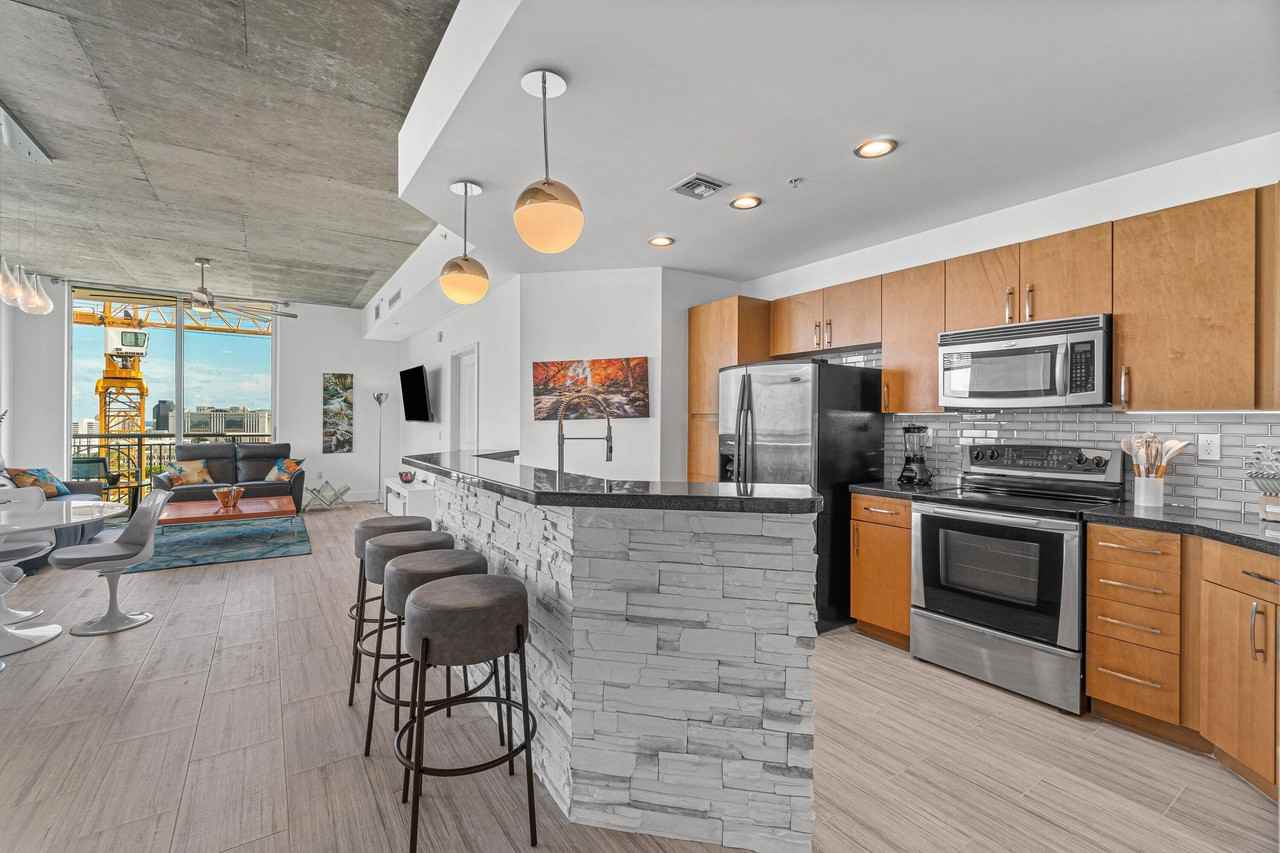 300 S Australian Ave #1520 - Photo 6 of 39