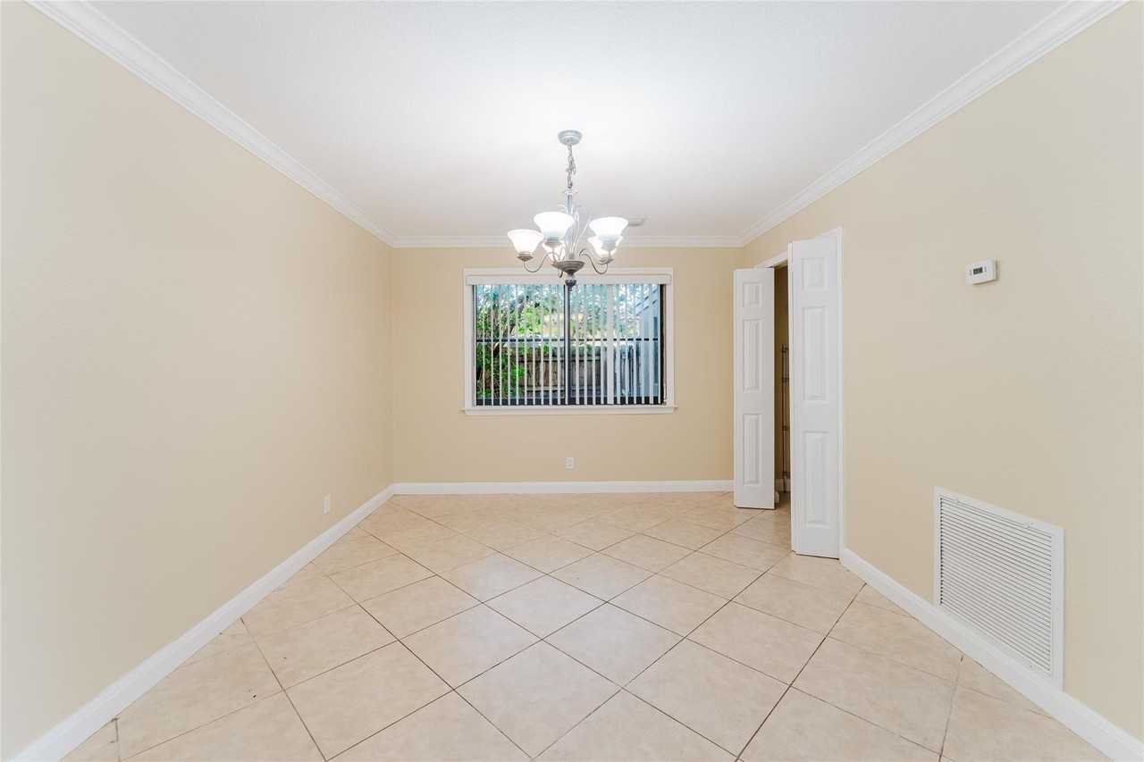 816 Se 13th Ct - Photo 7 of 37