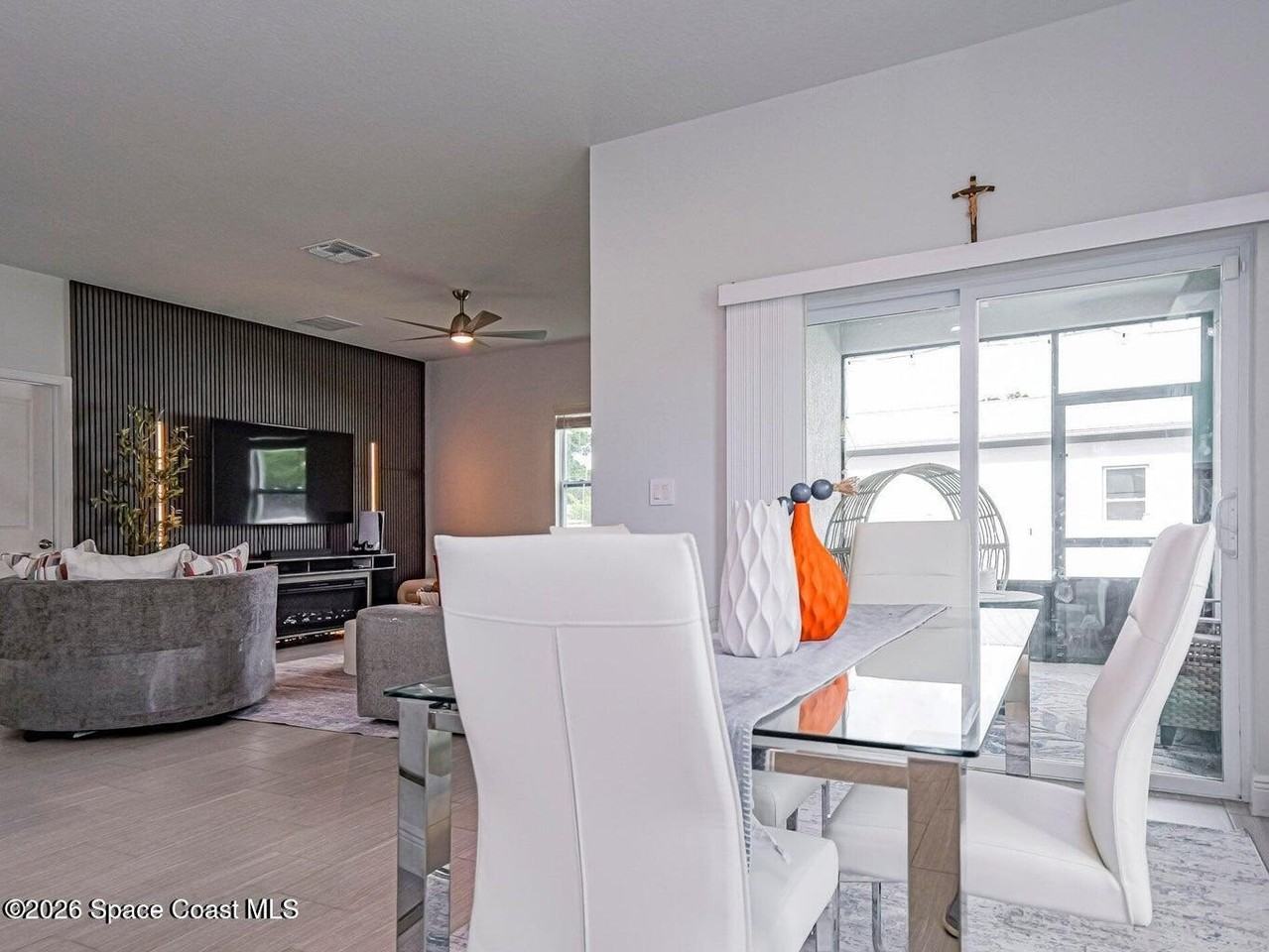 3010 Eldron Blvd Se - Photo 4 of 27