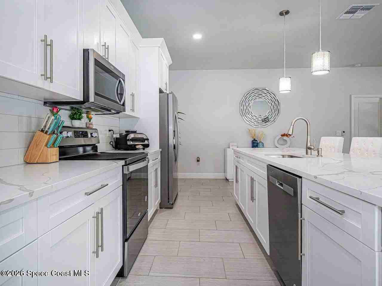 3010 Eldron Blvd Se - Photo 7 of 27
