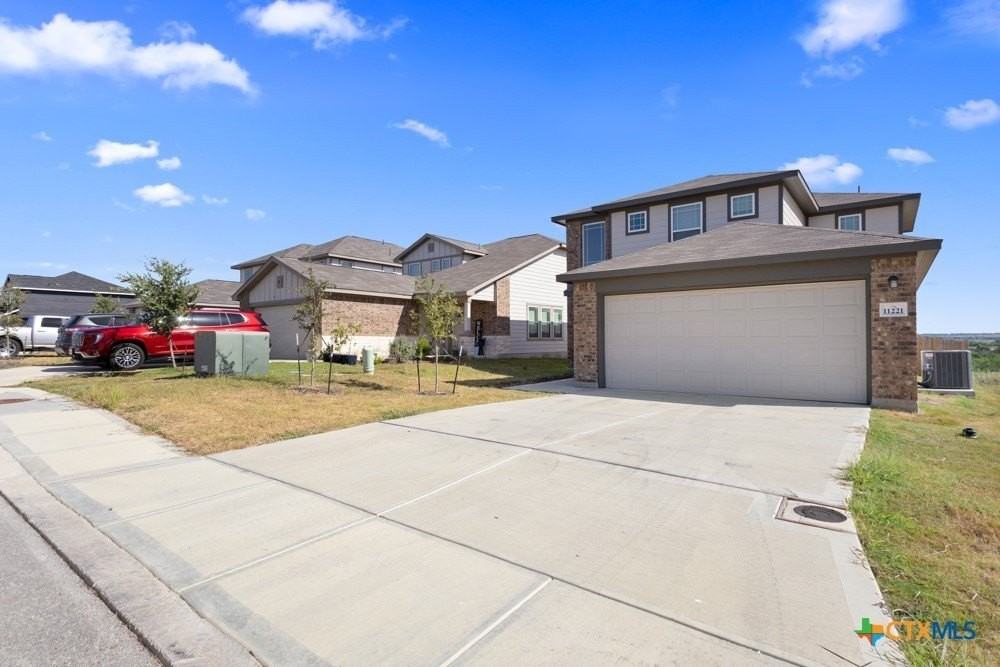 11221 Hollinger Cir - Photo 3 of 25