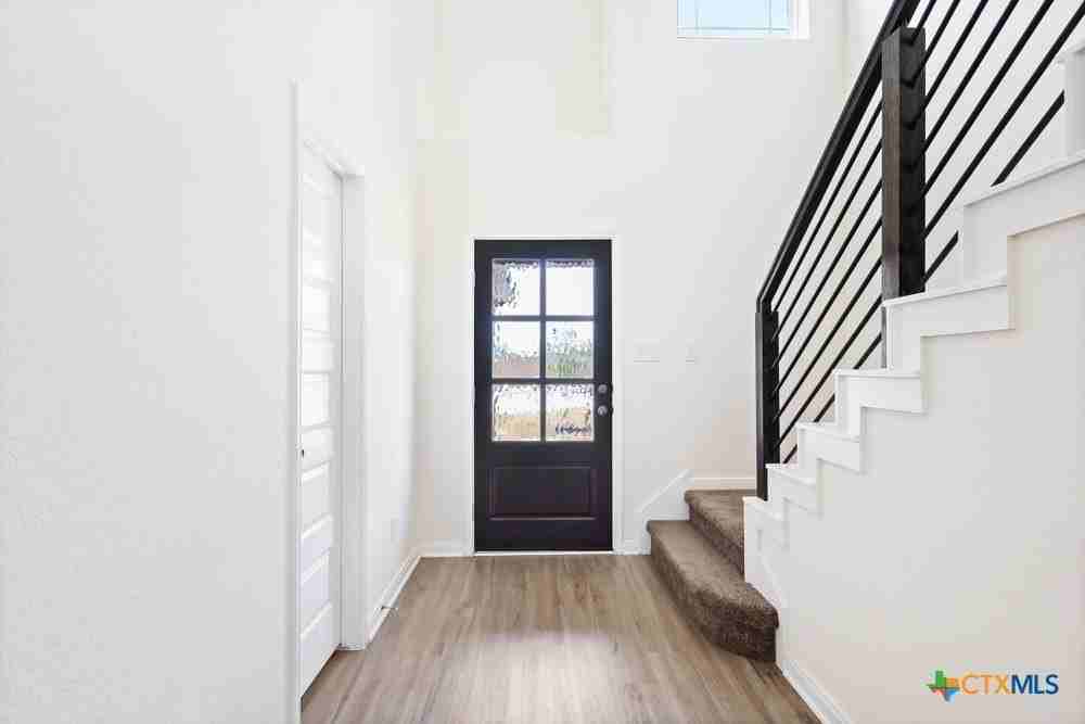 11221 Hollinger Cir - Photo 4 of 25