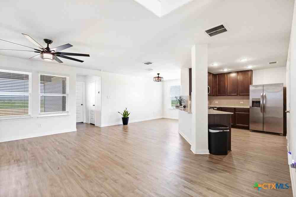 11221 Hollinger Cir - Photo 5 of 25