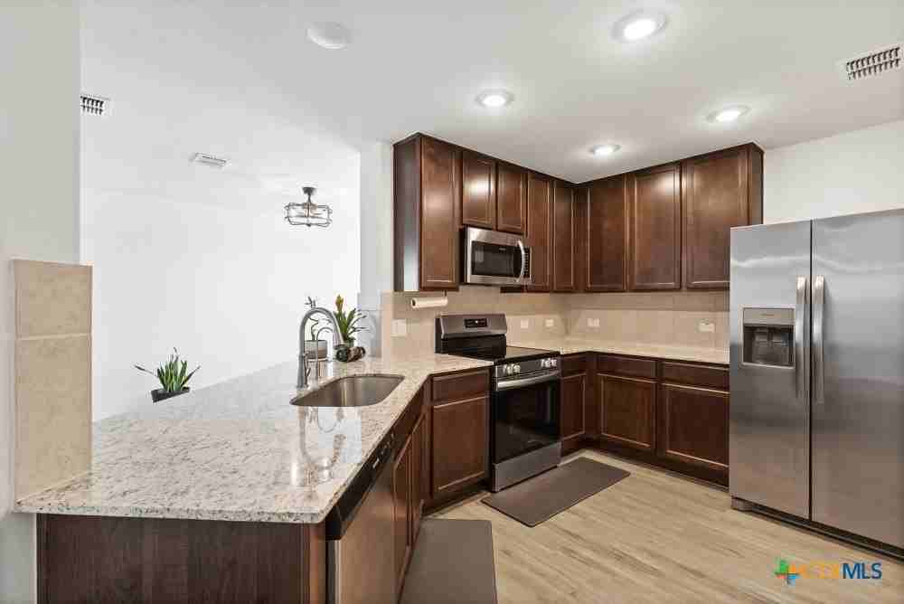 11221 Hollinger Cir - Photo 7 of 25