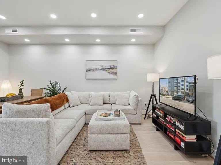 2213 M St Ne #9 - Photo 4 of 18