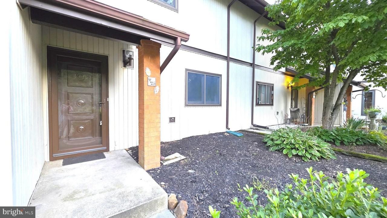 25 Village Dr - Photo 2 of 41