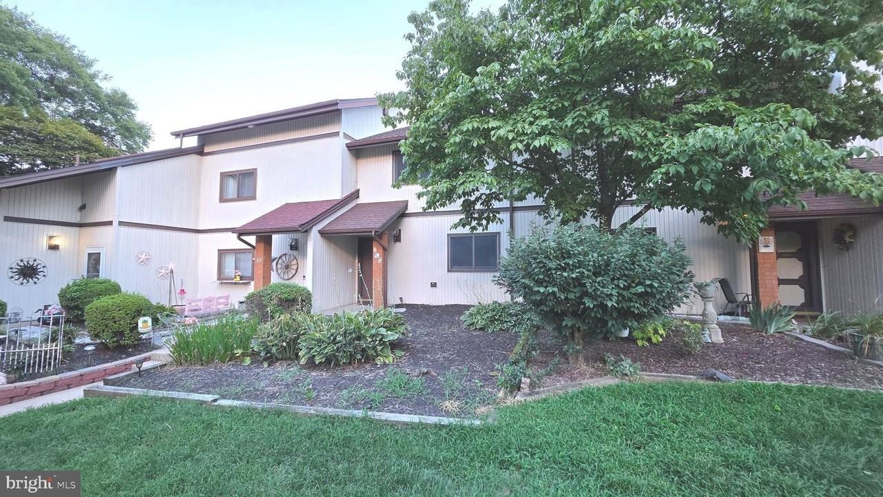 25 Village Dr - Photo 4 of 41