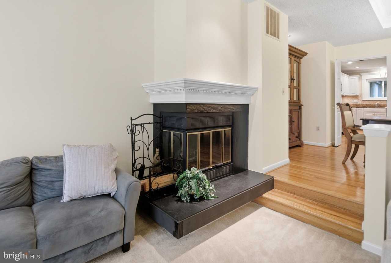 428 Cranes Roost Ct - Photo 5 of 40