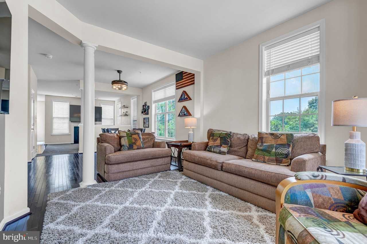903 Whitstable Blvd - Photo 4 of 41