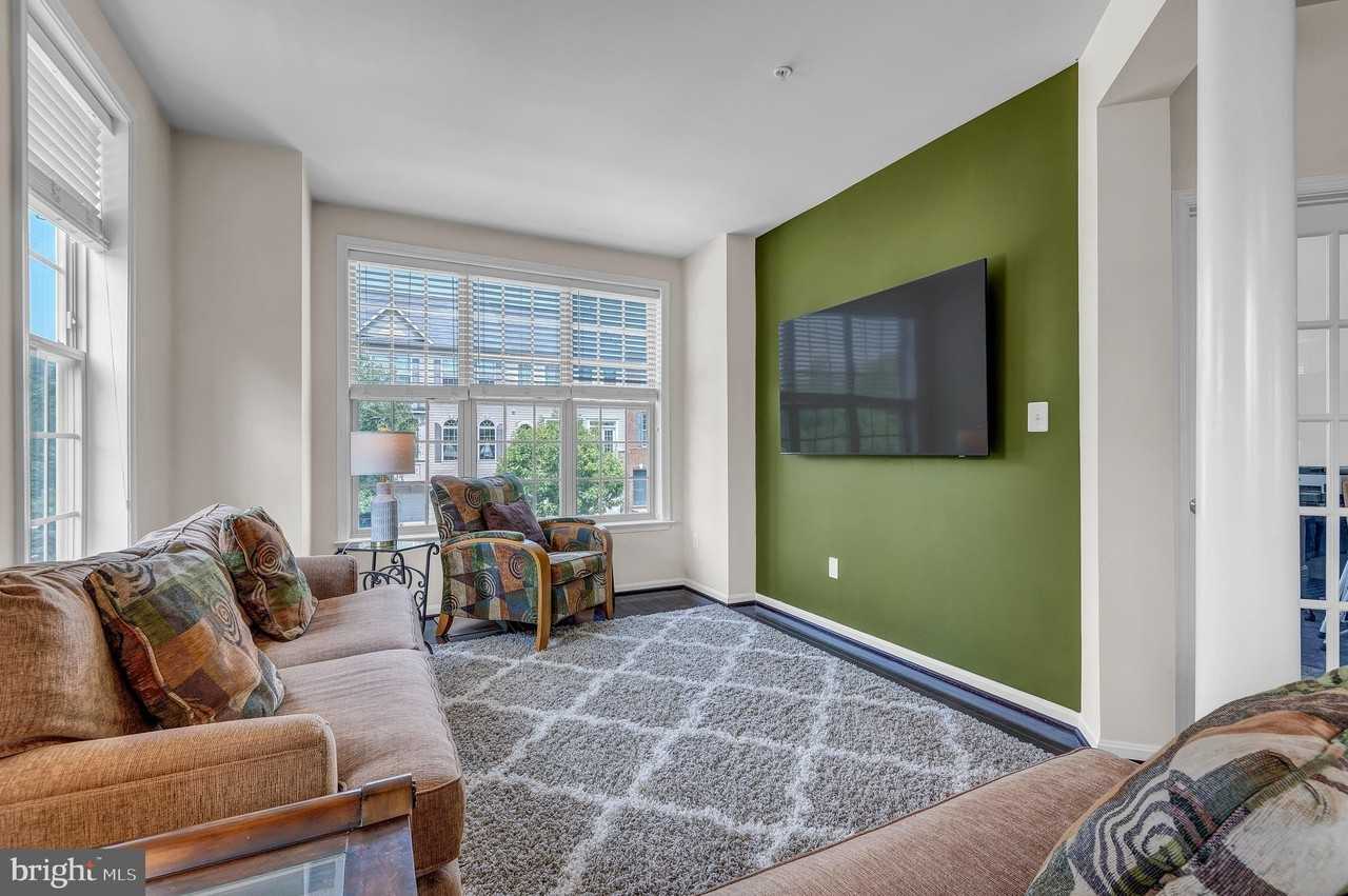 903 Whitstable Blvd - Photo 5 of 41
