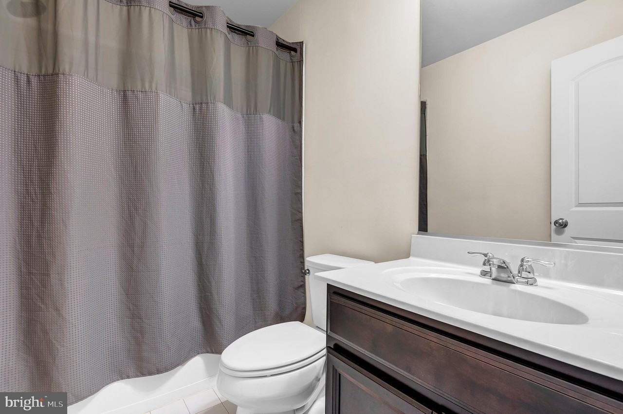 903 Whitstable Blvd - Photo 7 of 41