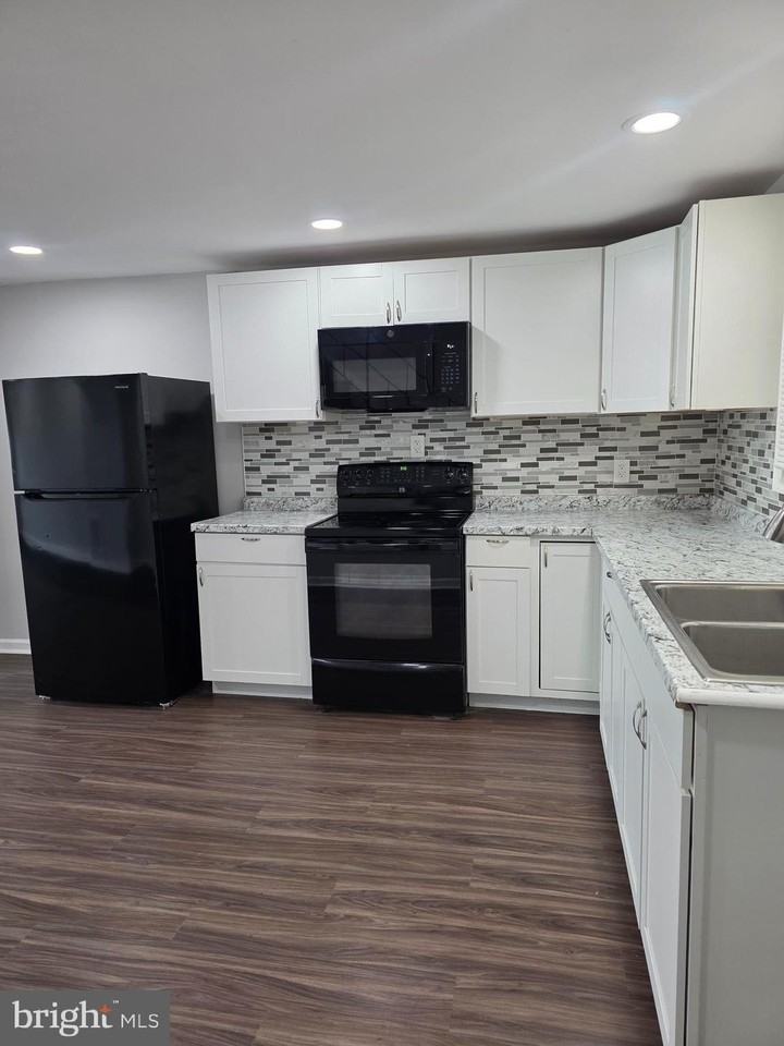 2717 Woodland Ave - Photo 2 of 18