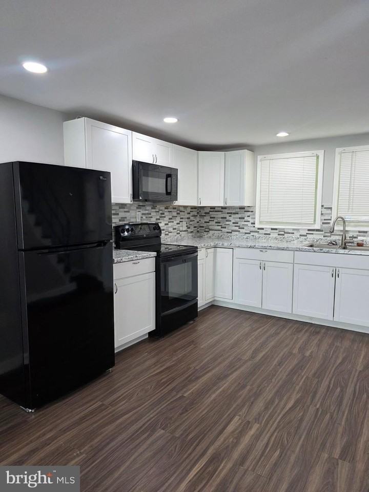 2717 Woodland Ave - Photo 3 of 18