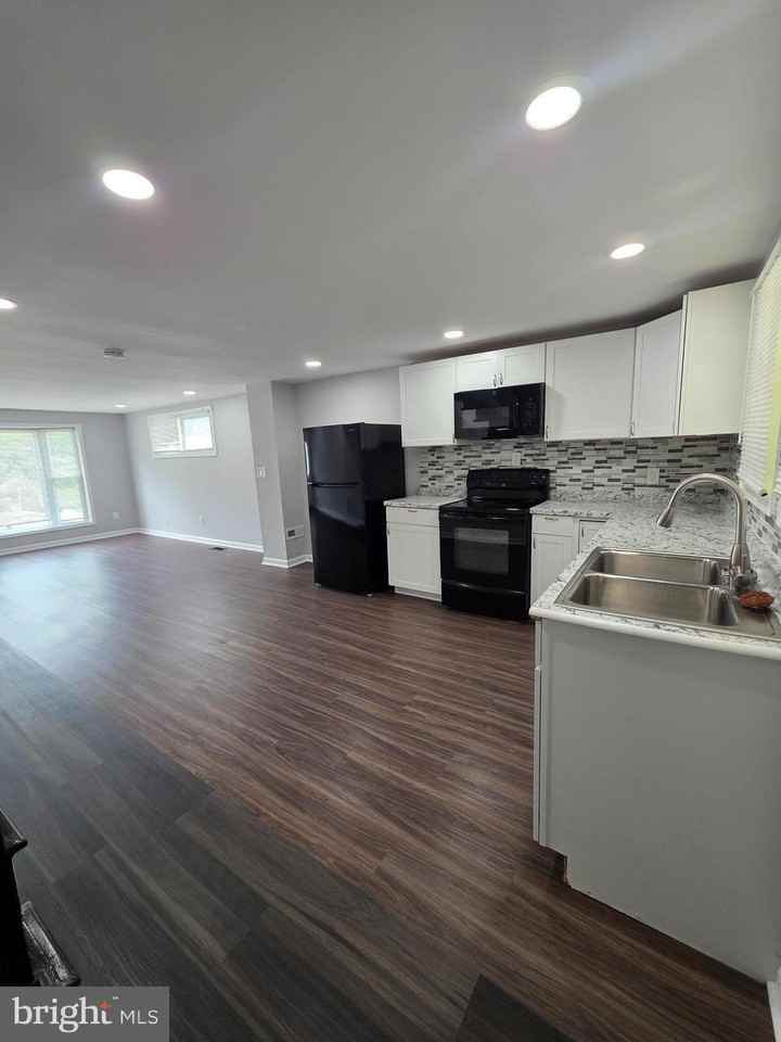 2717 Woodland Ave - Photo 4 of 18