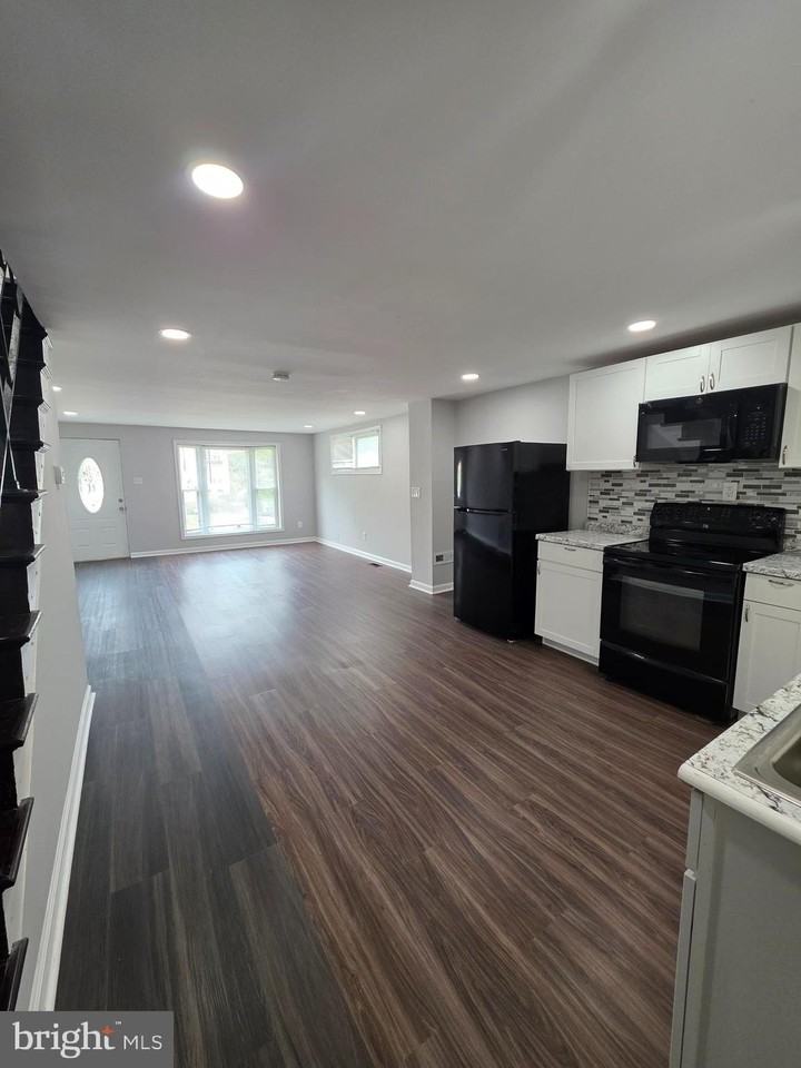2717 Woodland Ave - Photo 5 of 18