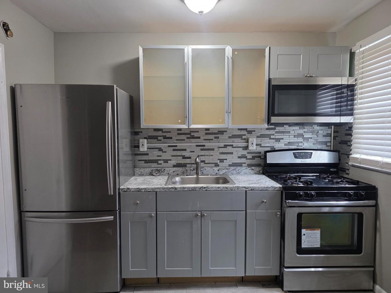 814 E Cold Spring Ln - Photo 4 of 15