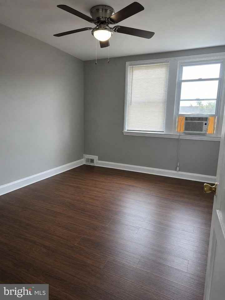 814 E Cold Spring Ln - Photo 7 of 15