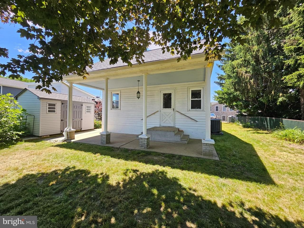 178 E Kingston Park Ln - Photo 2 of 28