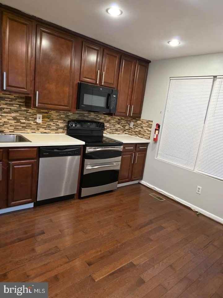 20 Delafield Ct - Photo 2 of 20