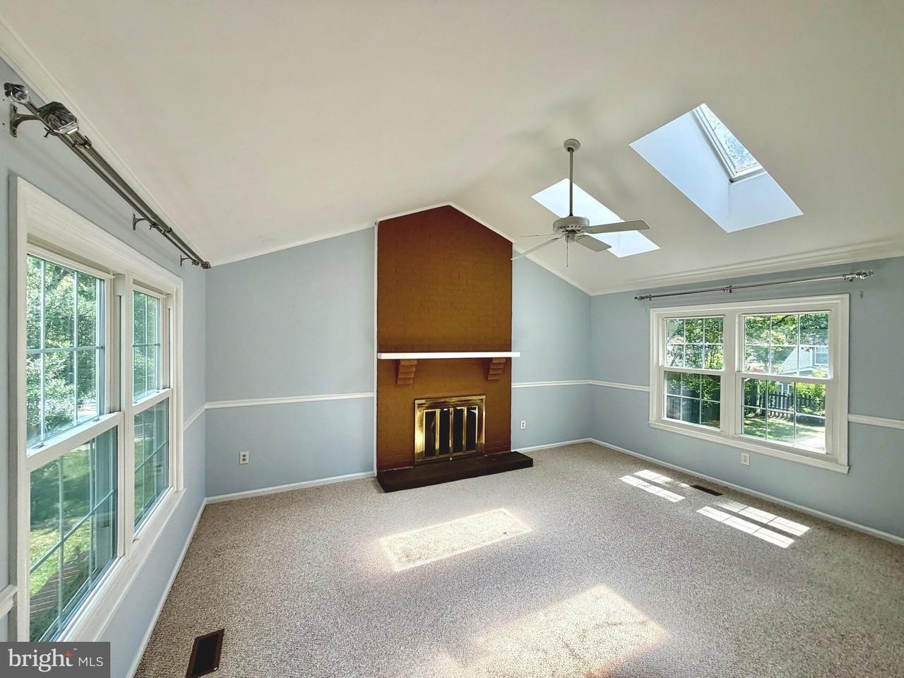 3141 Gershwin Ln - Photo 5 of 42