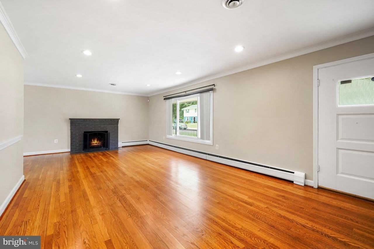 8005 Murray Hill Dr - Photo 3 of 30