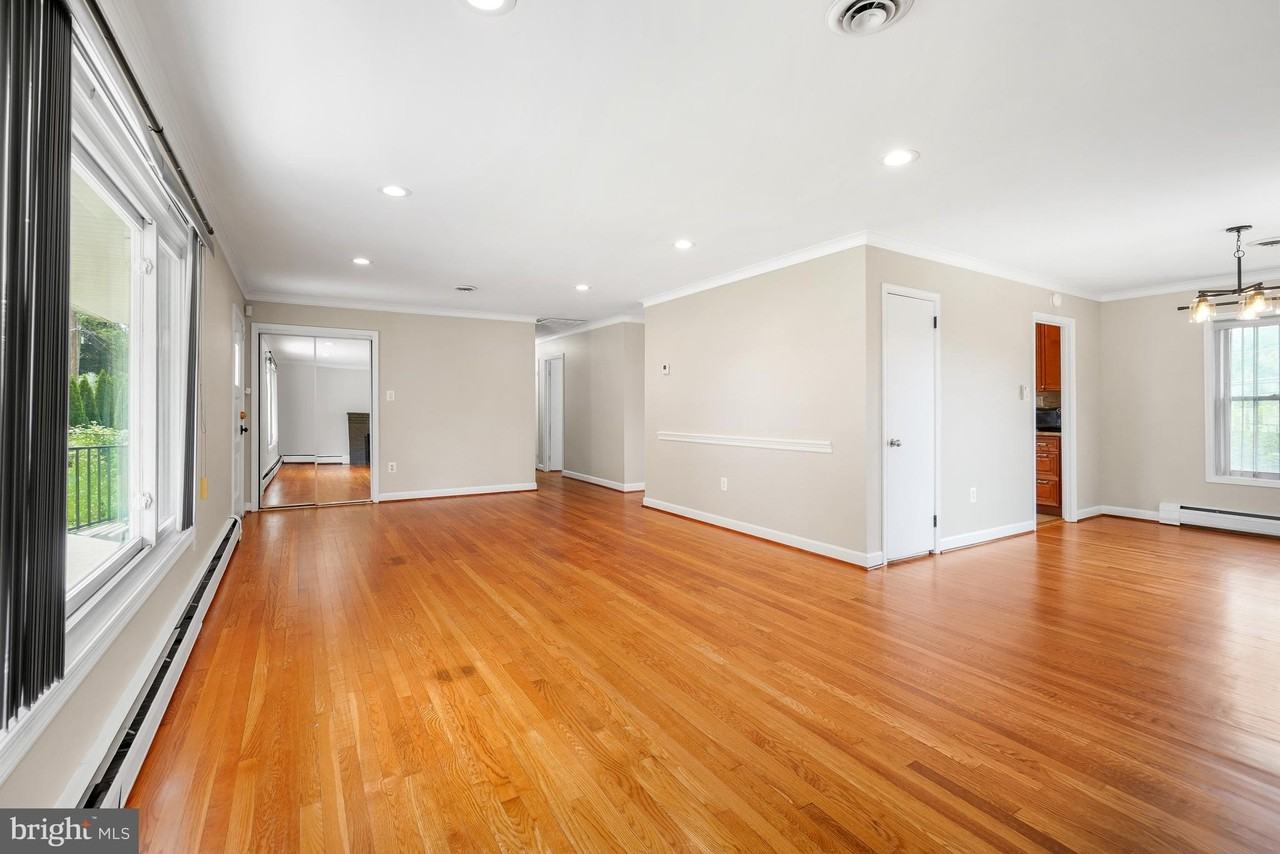8005 Murray Hill Dr - Photo 6 of 30