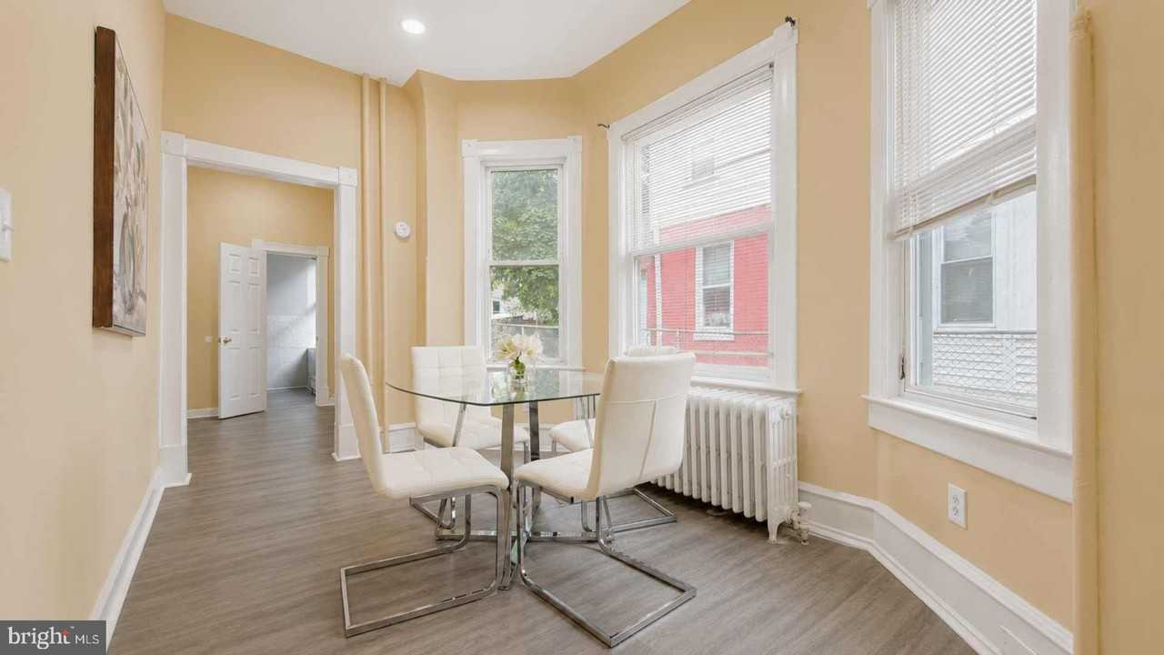 292 Spring St - Photo 7 of 38