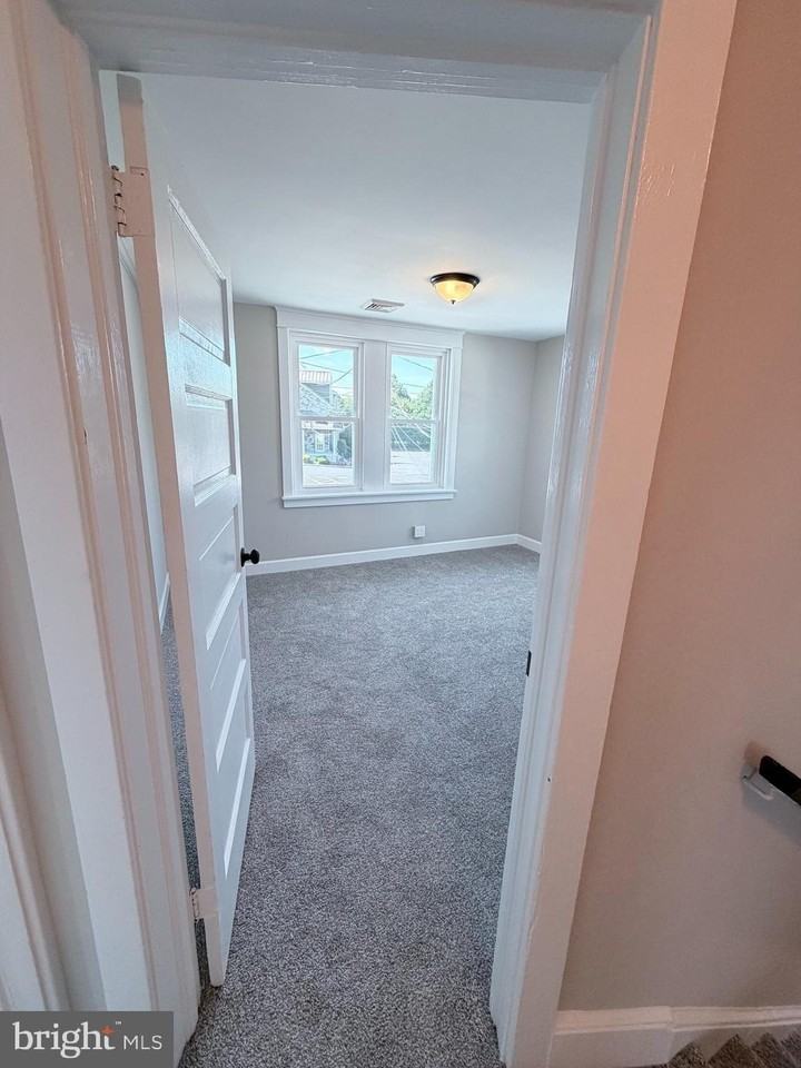 1382 Naamans Creek Rd - Photo 4 of 12