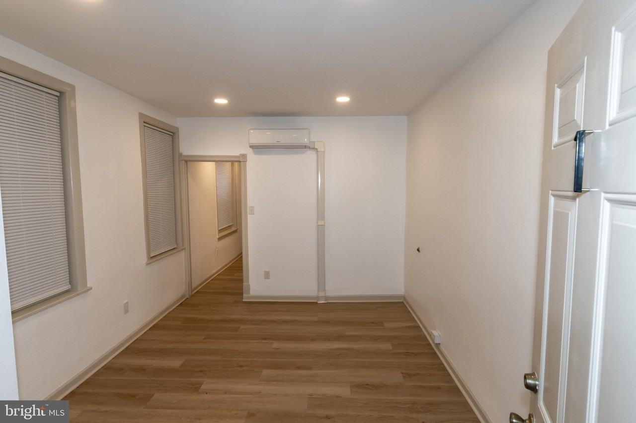 907 Belmont Ave - Photo 4 of 11