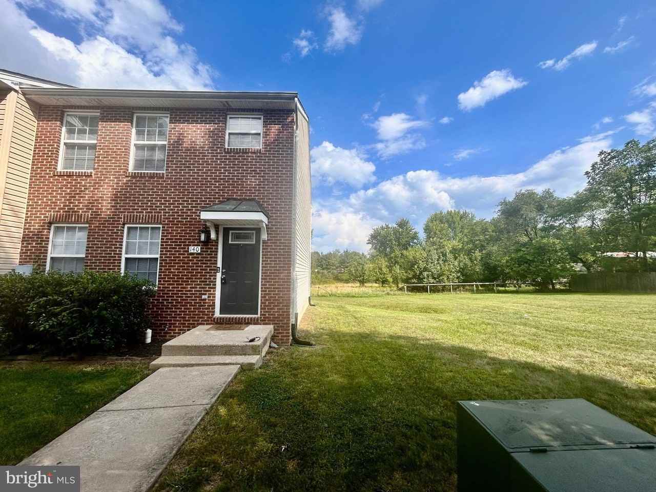 140 Lexington Ct - Photo 4 of 19