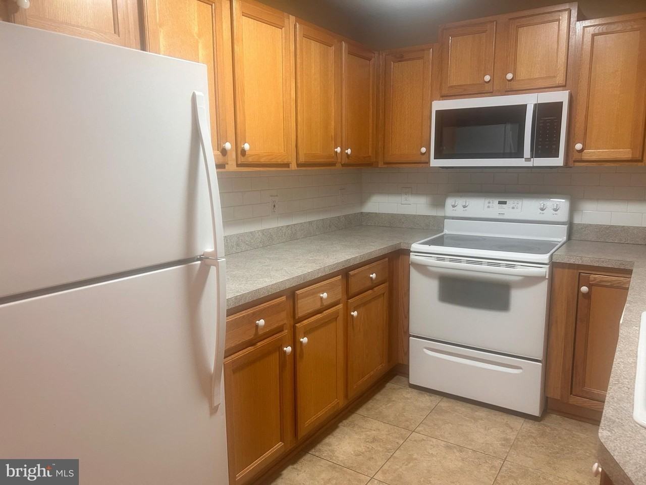 140 Lexington Ct - Photo 6 of 19