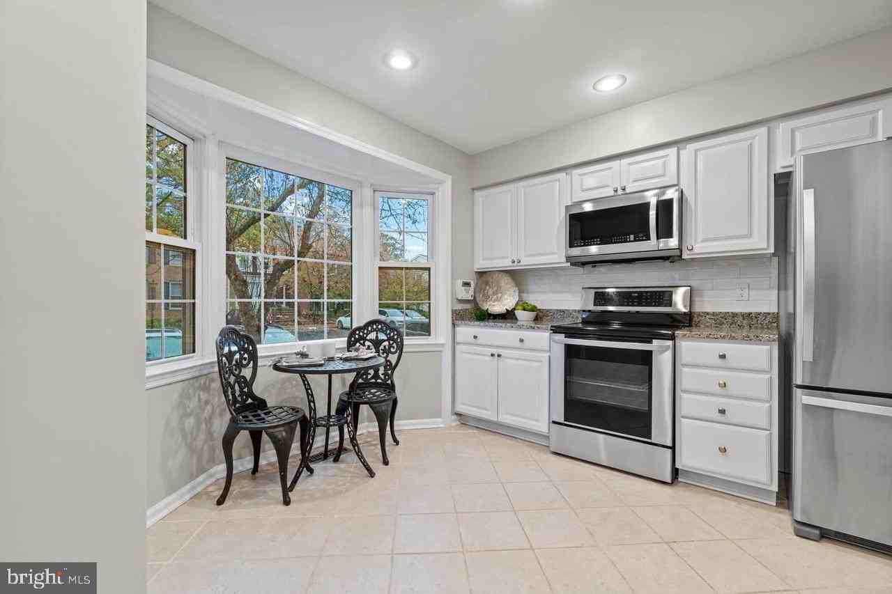 6141 Summer Park Ln - Photo 3 of 18
