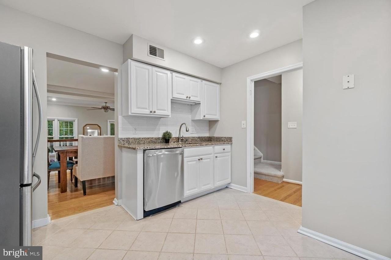 6141 Summer Park Ln - Photo 4 of 18