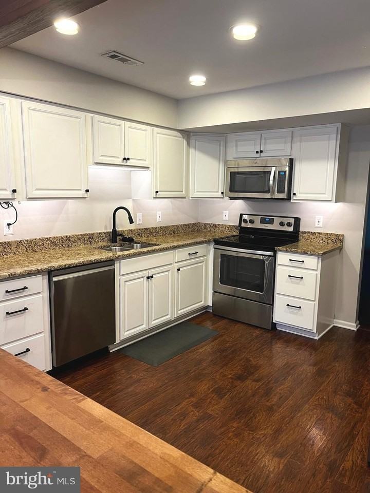 2312 Glade Bank Way - Photo 2 of 35
