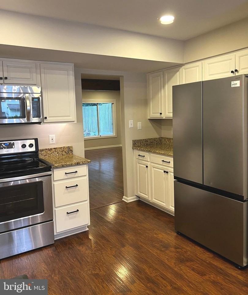 2312 Glade Bank Way - Photo 3 of 35