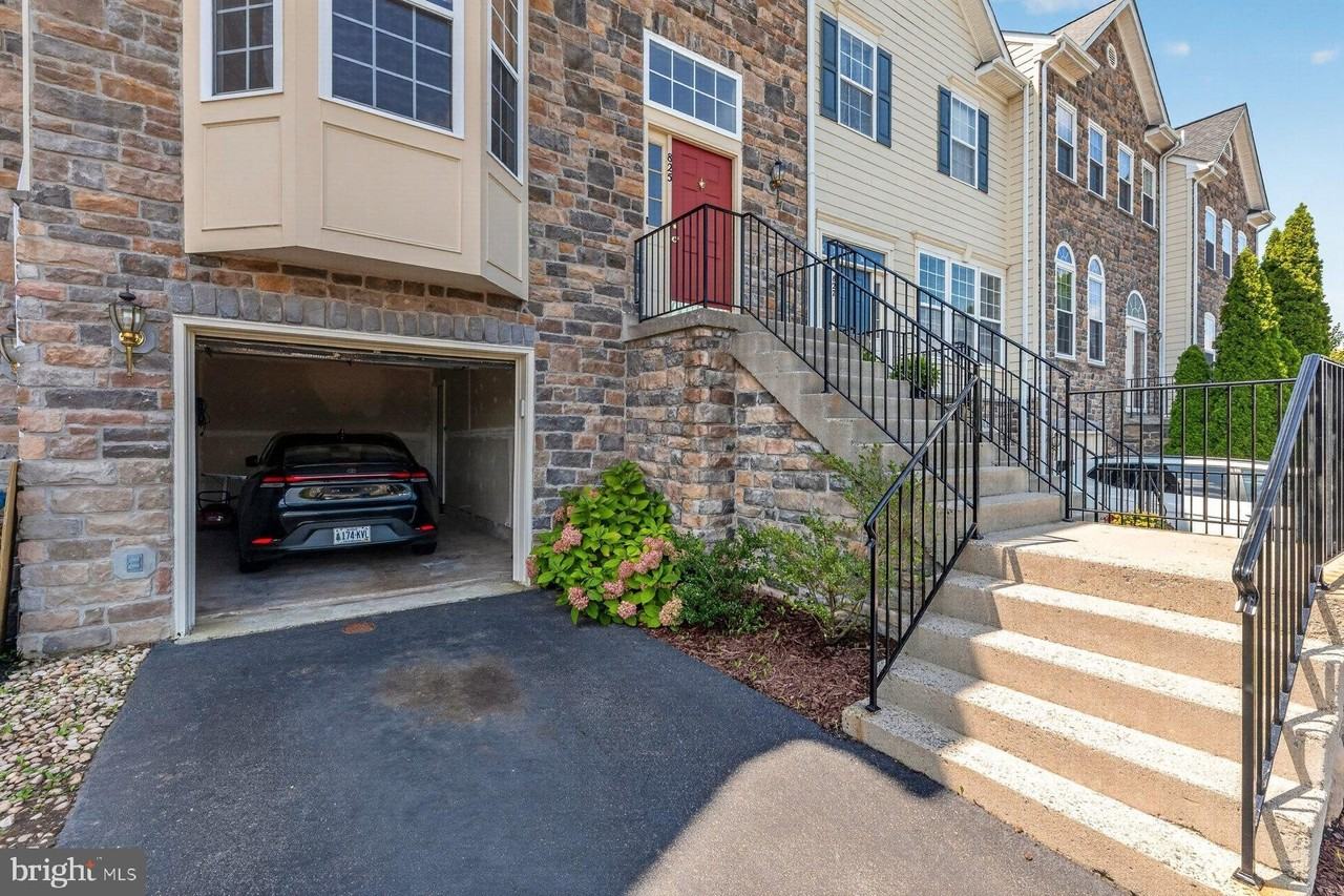 825 Bluefield Sq Ne - Photo 2 of 37