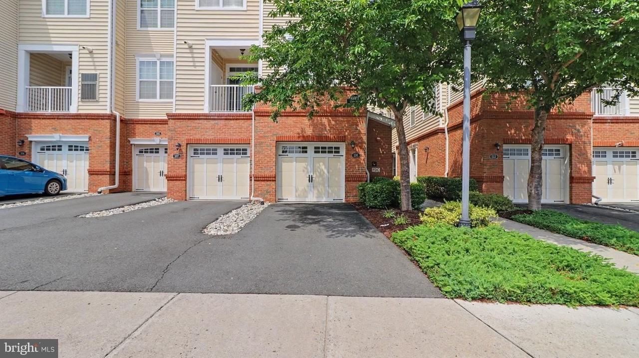 43031 Foxtrail Woods Ter #106 - Photo 3 of 40