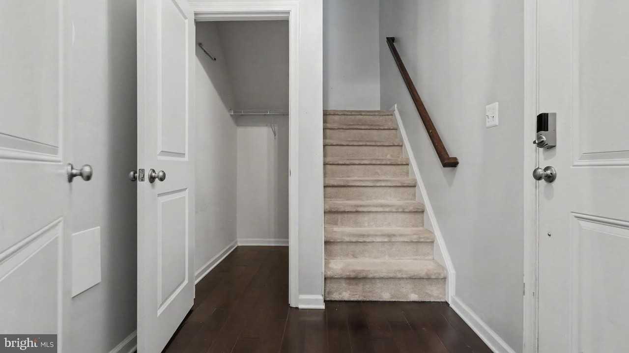 43031 Foxtrail Woods Ter #106 - Photo 5 of 40