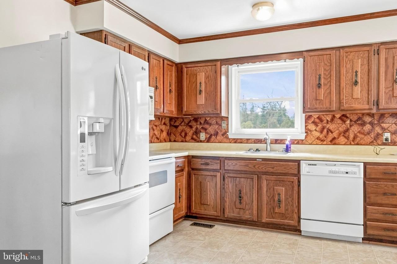 10117 Burwell Rd - Photo 4 of 20
