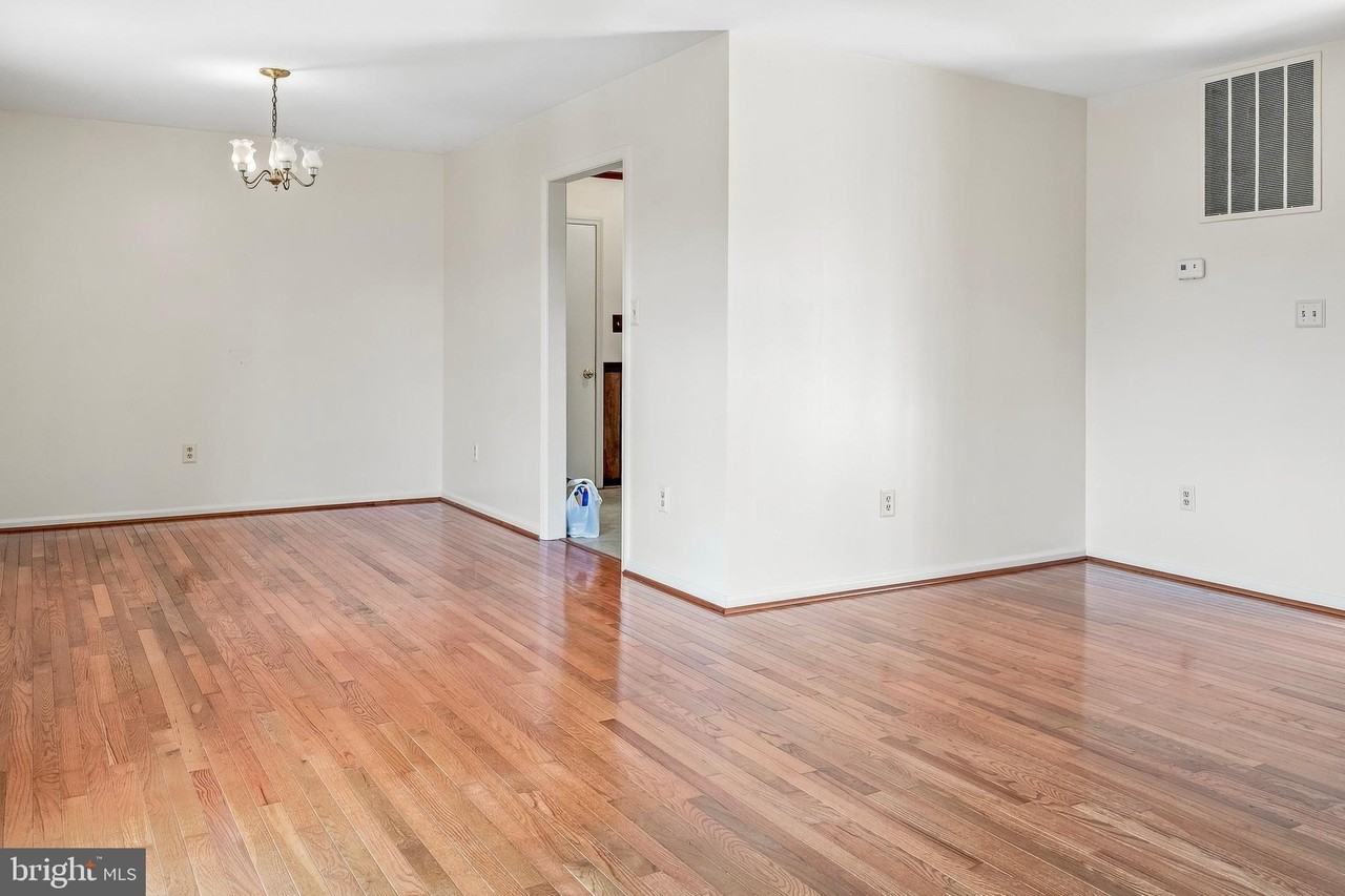 10117 Burwell Rd - Photo 6 of 20