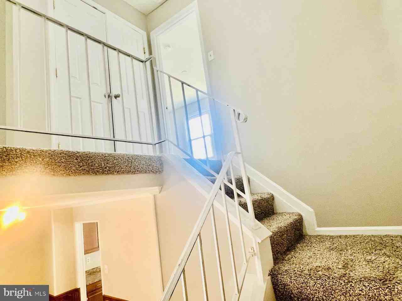 4704 S Park Ct - Photo 6 of 42